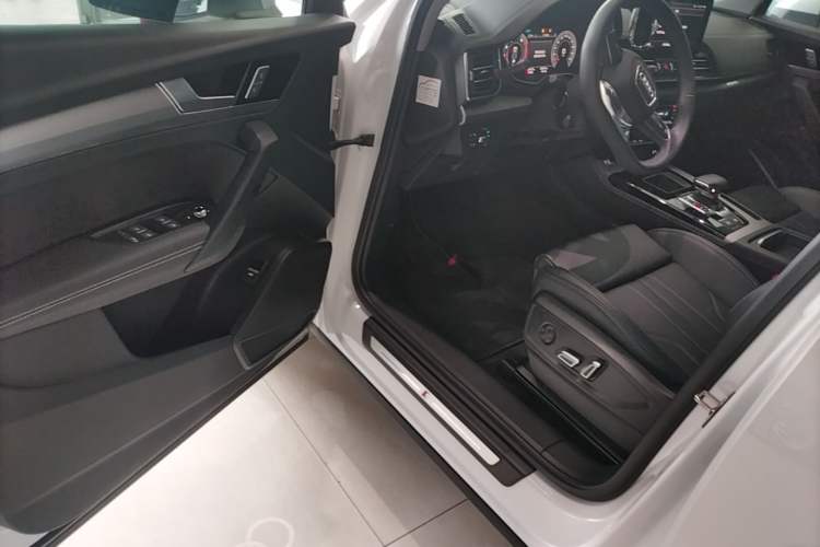 Used Audi Q5L 2024 40 TFSI Fashion Dynamic Model Driver Seat