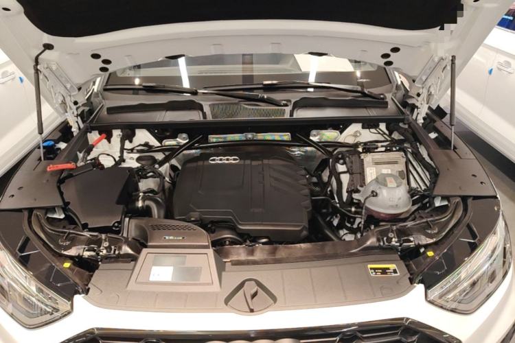 Used Audi Q5L 2024 40 TFSI Luxury Dynamic Edition Engine Bay