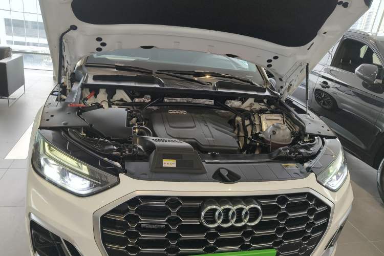 Used Audi Q5L 2024 40 TFSI Fashion Dynamic Model Engine Bay