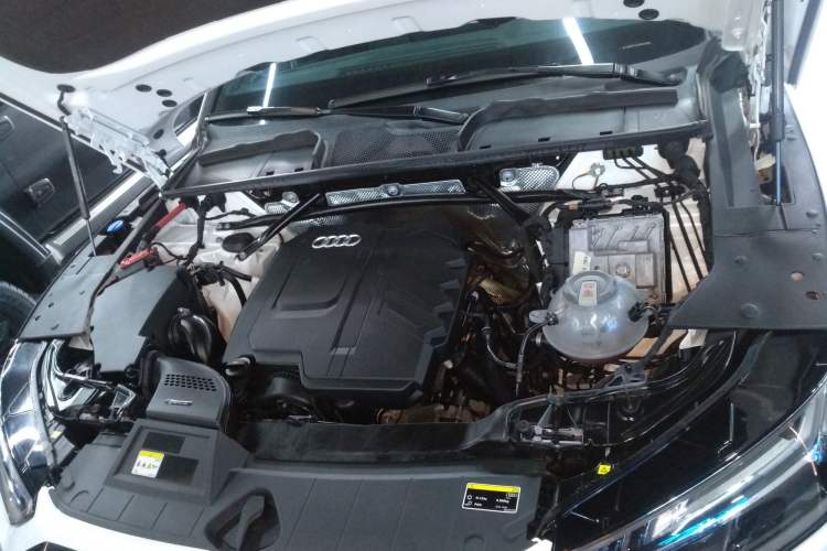 Used Audi Q5L 2024 45 TFSI Luxury Dynamic Model Engine Bay
