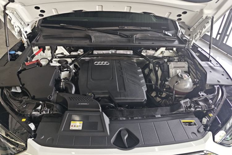 Used Audi Q5L 2024 40 TFSI Luxury Dynamic Edition Engine Bay