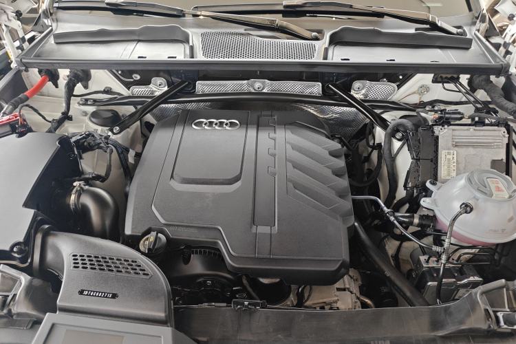 Used Audi Q5L 2024 40 TFSI Luxury Dynamic Edition Engine Bay