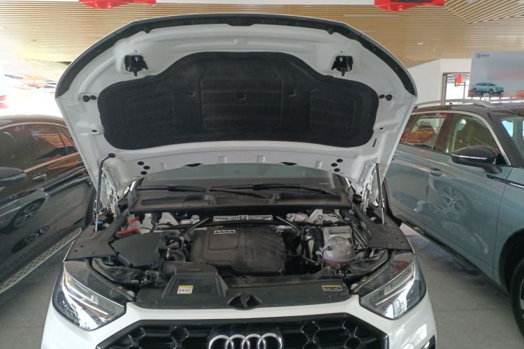 Used Audi Q5L 2024 40 TFSI Luxury Dynamic Edition Engine Bay