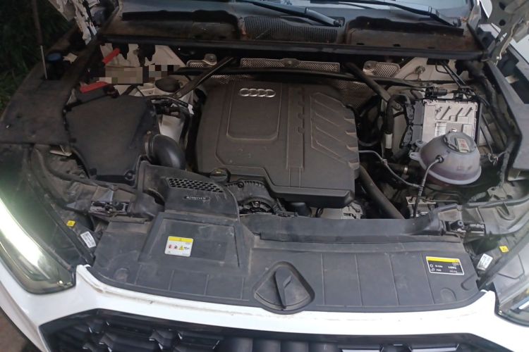 Used Audi Q5L 2024 45 TFSI Luxury Dynamic Model Engine Bay