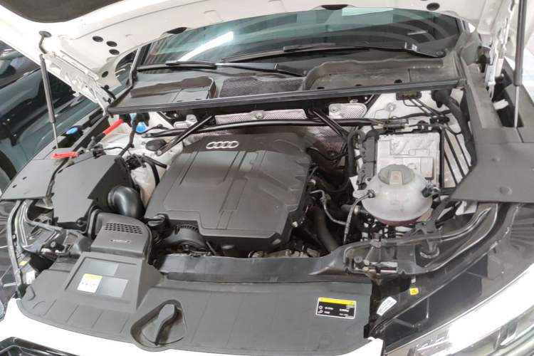 Used Audi Q5L 2024 45 TFSI Luxury Dynamic Model Engine Bay