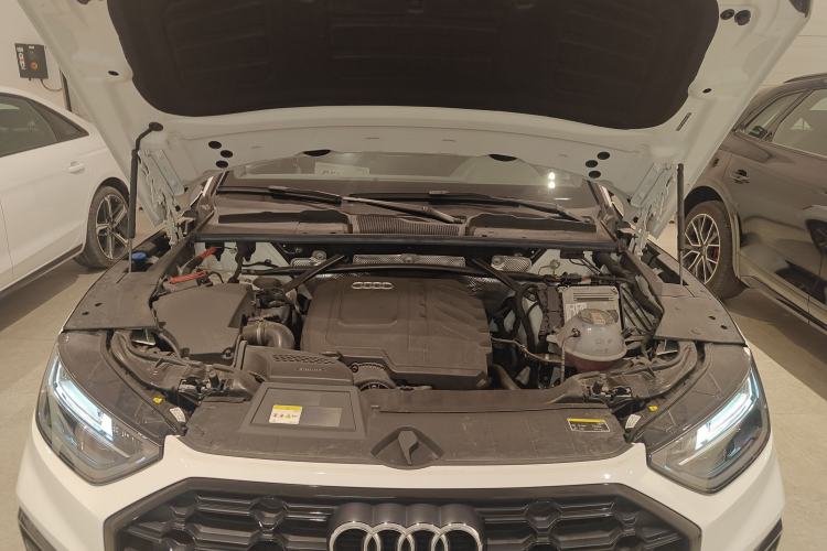 Used Audi Q5L 2024 40 TFSI Luxury Dynamic Edition Engine Bay