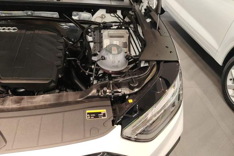 Used Audi Q5L 2024 40 TFSI Luxury Dynamic Edition Engine Bay Left