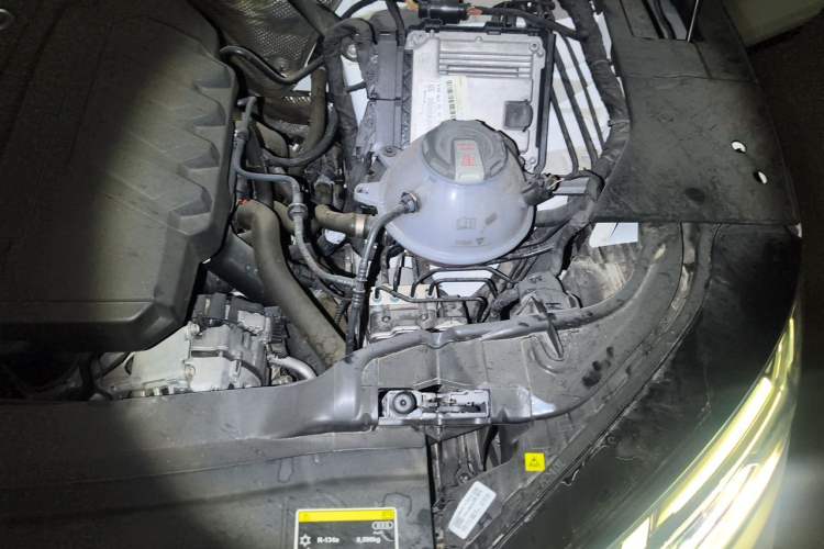Used Audi Q5L 2024 40 TFSI Luxury Dynamic Edition Engine Bay Left