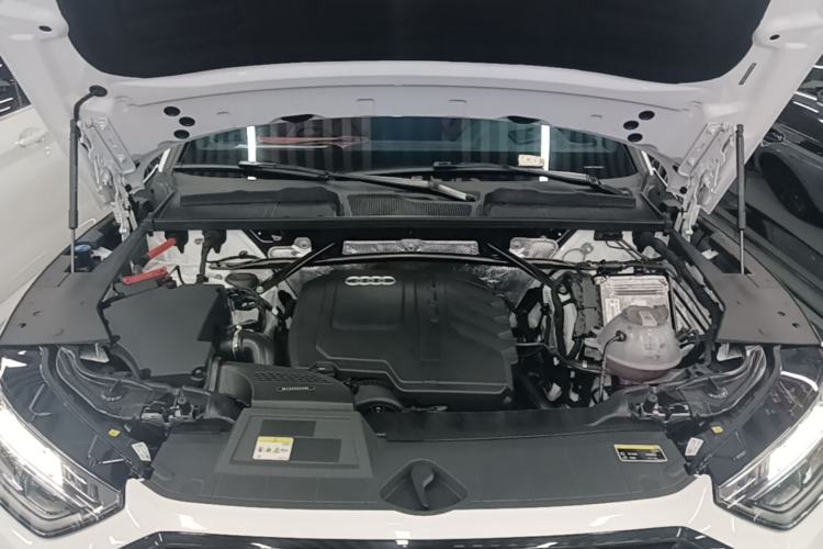 Used Audi Q5L 2024 40 TFSI Luxury Dynamic Edition Engine Bay