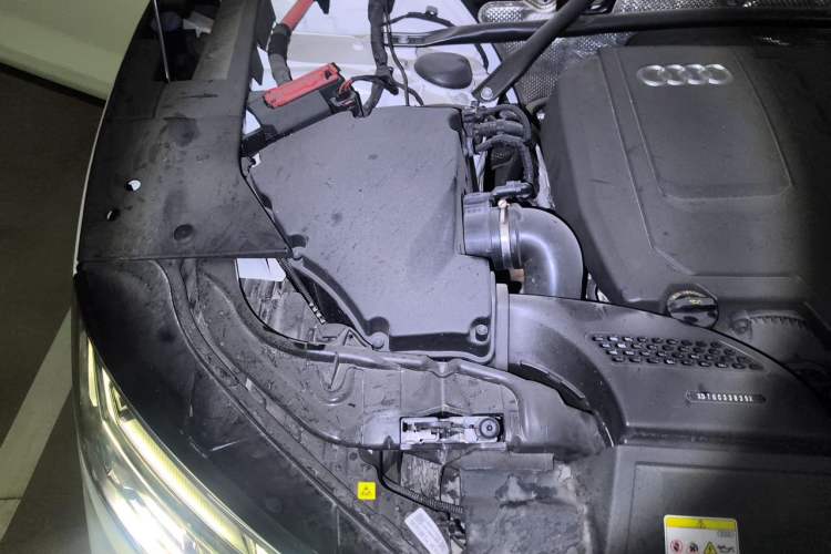Used Audi Q5L 2024 40 TFSI Luxury Dynamic Edition Engine Bay Right