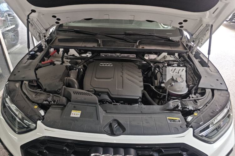 Used Audi Q5L 2024 45 TFSI Luxury Dynamic Model Engine Bay