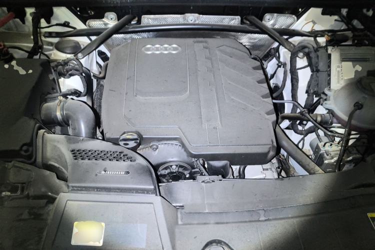 Used Audi Q5L 2024 40 TFSI Luxury Dynamic Edition Engine Bay