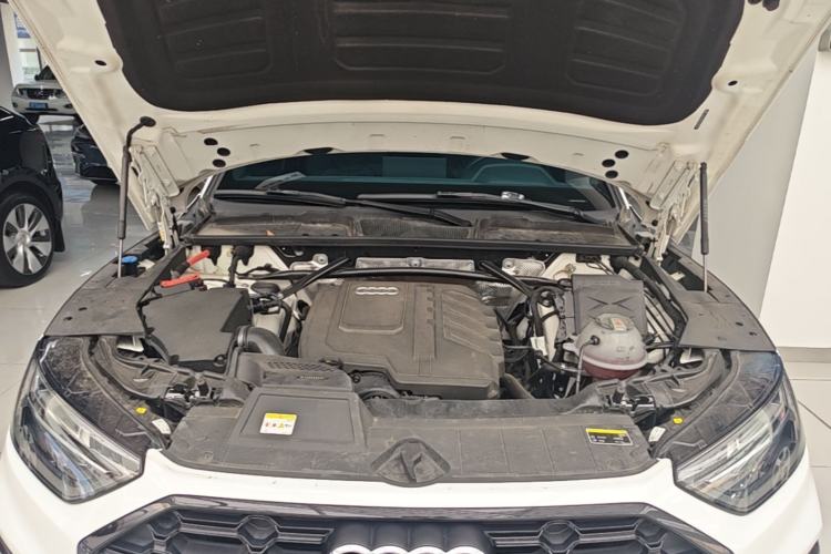 Used Audi Q5L 2024 45 TFSI Luxury Dynamic Model Engine Bay