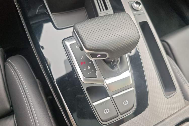 Used Audi Q5L 2024 40 TFSI Fashion Dynamic Model Gear Lever