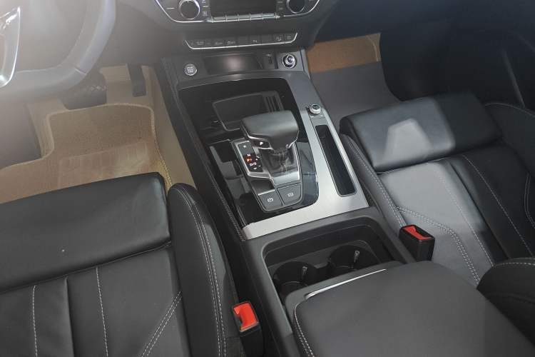 Used Audi Q5L 2024 40 TFSI Fashion Dynamic Model Gear Lever