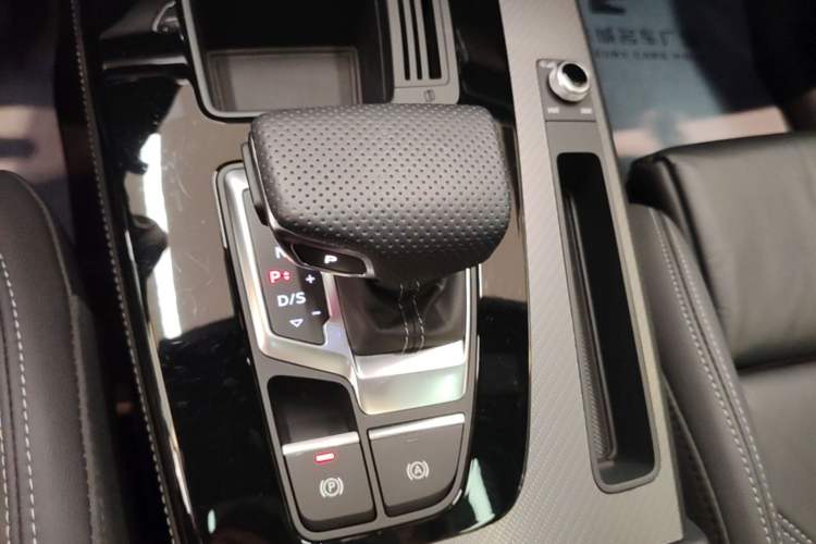 Used Audi Q5L 2024 40 TFSI Luxury Dynamic Edition Gear Lever