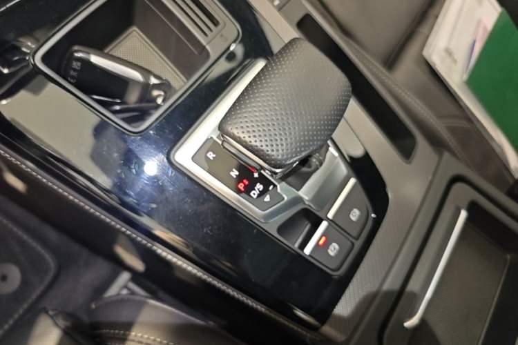 Used Audi Q5L 2024 40 TFSI Fashion Dynamic Model Gear Lever