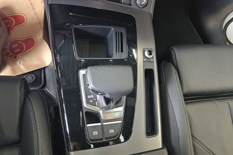 Used Audi Q5L 2024 40 TFSI Luxury Dynamic Edition Gear Lever