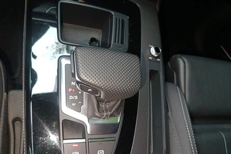 Used Audi Q5L 2024 45 TFSI Luxury Dynamic Model Gear Lever