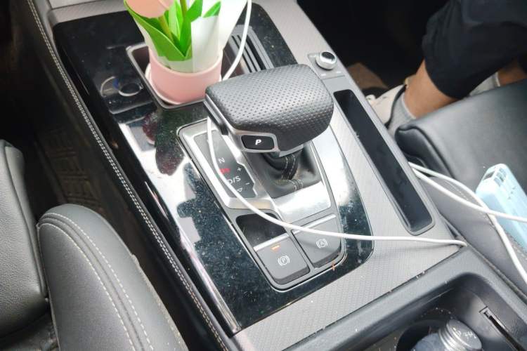 Used Audi Q5L 2024 40 TFSI Luxury Dynamic Edition Gear Lever