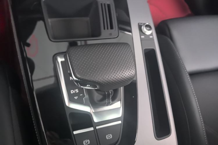 Used Audi Q5L 2024 40 TFSI Fashion Dynamic Model Gear Lever