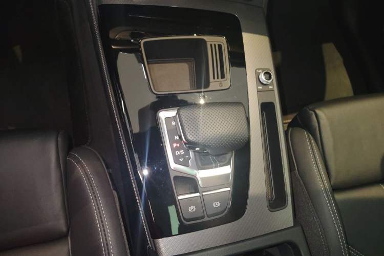 Used Audi Q5L 2024 40 TFSI Luxury Dynamic Edition Gear Lever