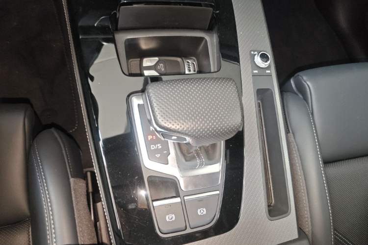 Used Audi Q5L 2024 45 TFSI Luxury Dynamic Model Gear Lever