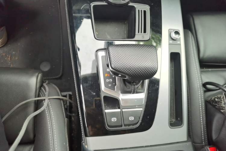 Used Audi Q5L 2024 40 TFSI Fashion Dynamic Model Gear Lever
