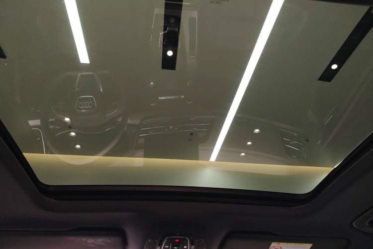 Used Audi Q5L 2024 40 TFSI Luxury Dynamic Edition Headliner