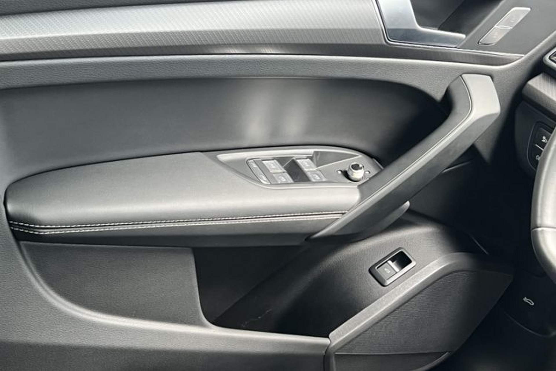 Used Audi Q5L 2024 40 TFSI Luxury Dynamic Edition Interior 11