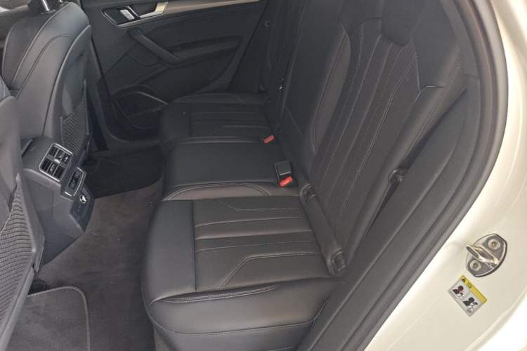 Used Audi Q5L 2024 45 TFSI Luxury Dynamic Model Left Rear Seat