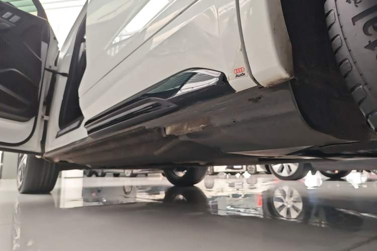 Used Audi Q5L 2024 45 TFSI Luxury Dynamic Model Left Side Sill