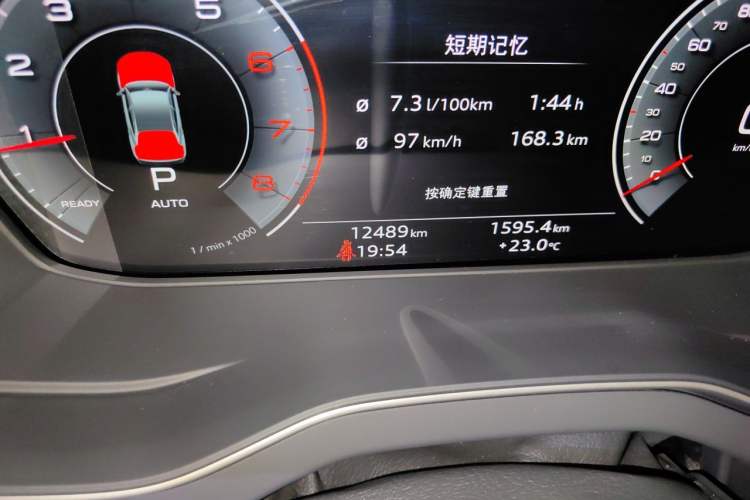 Used Audi Q5L 2024 40 TFSI Fashion Dynamic Model Odometer Close Up