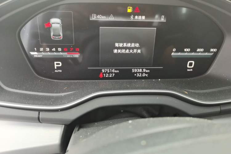 Used Audi Q5L 2024 40 TFSI Fashion Dynamic Model Odometer Close Up