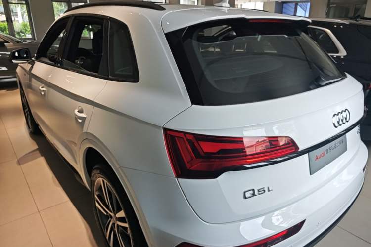 Used Audi Q5L 2024 40 TFSI Fashion Dynamic Model Rear Left 45 Deg