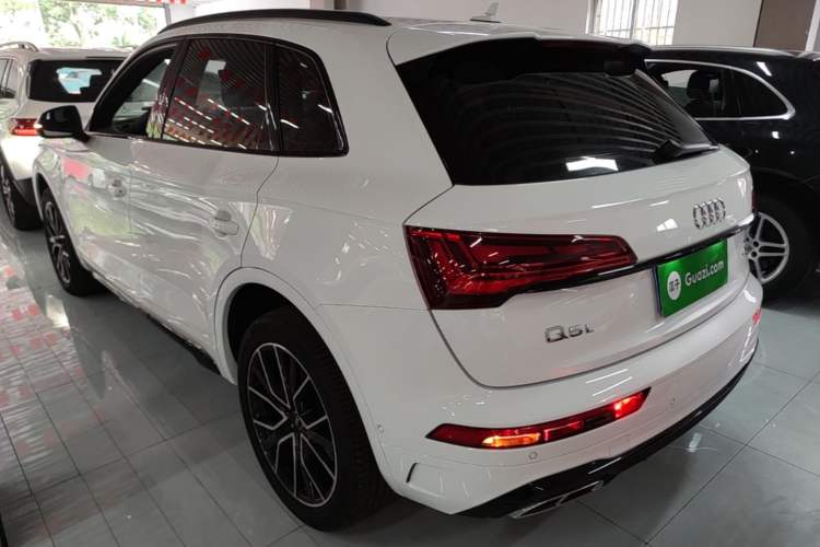 Used Audi Q5L 2024 45 TFSI Luxury Dynamic Model Rear Left 45 Deg