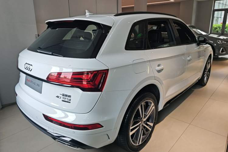 Used Audi Q5L 2024 40 TFSI Fashion Dynamic Model Rear Right 45 Deg