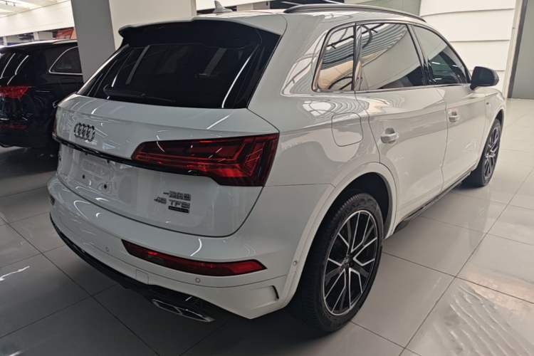 Used Audi Q5L 2024 45 TFSI Luxury Dynamic Model Rear Right 45 Deg