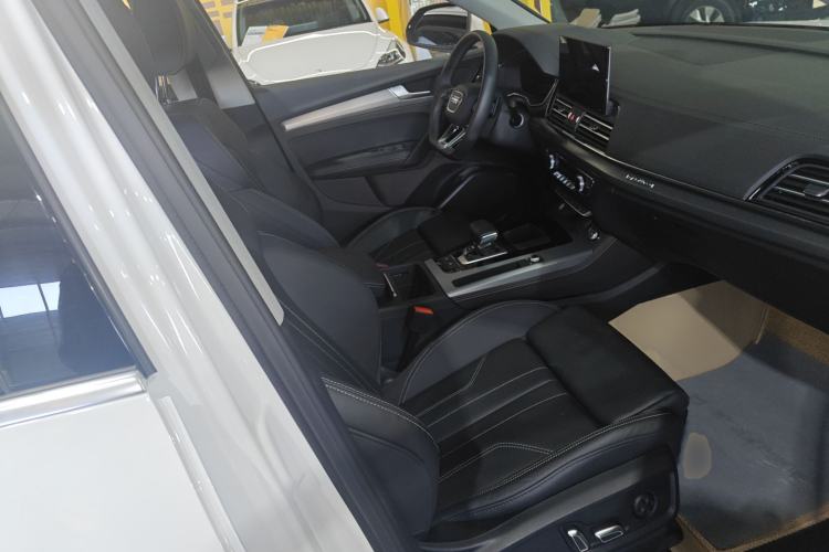 Used Audi Q5L 2024 40 TFSI Fashion Dynamic Model Right Front Seat