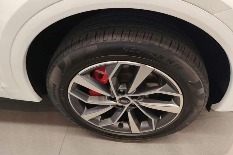 Used Audi Q5L 2024 40 TFSI Luxury Dynamic Edition Right Front Wheel Hub