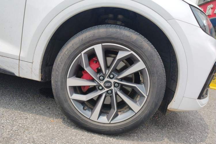 Used Audi Q5L 2024 40 TFSI Luxury Dynamic Edition Right Front Wheel Hub