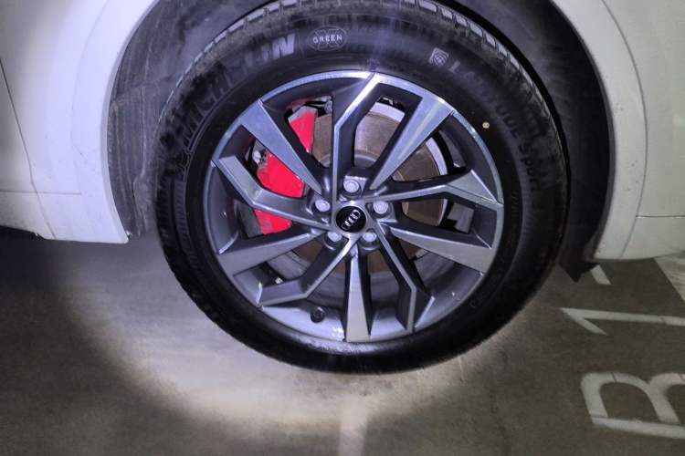 Used Audi Q5L 2024 40 TFSI Luxury Dynamic Edition Right Front Wheel Hub