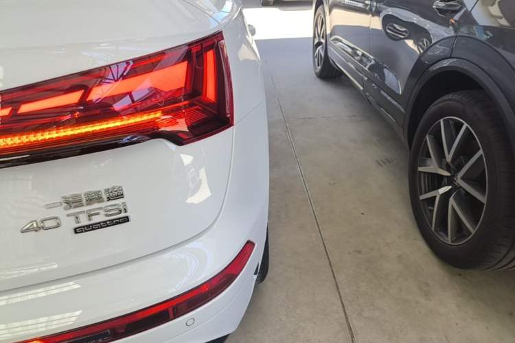 Used Audi Q5L 2024 40 TFSI Luxury Dynamic Edition Right Rear Taillight