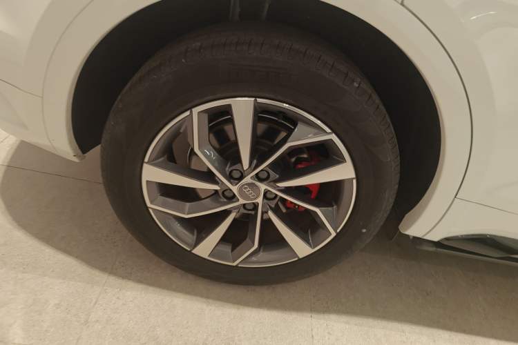 Used Audi Q5L 2024 40 TFSI Luxury Dynamic Edition Right Rear Wheel Hub