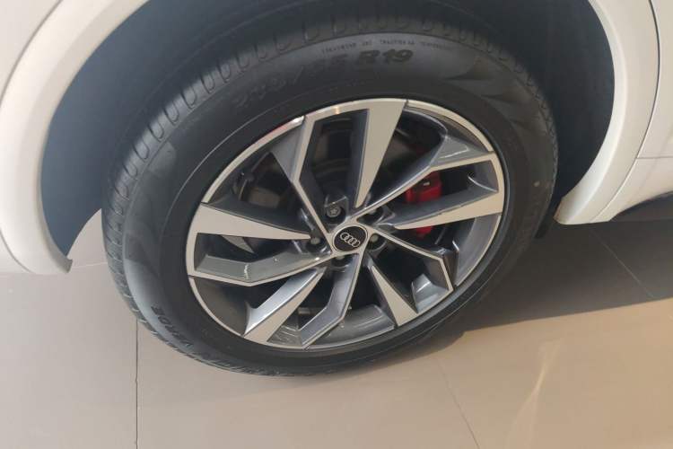 Used Audi Q5L 2024 40 TFSI Luxury Dynamic Edition Right Rear Wheel Hub