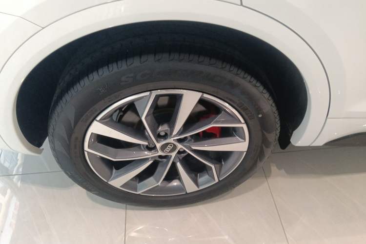 Used Audi Q5L 2024 40 TFSI Luxury Dynamic Edition Right Rear Wheel Hub