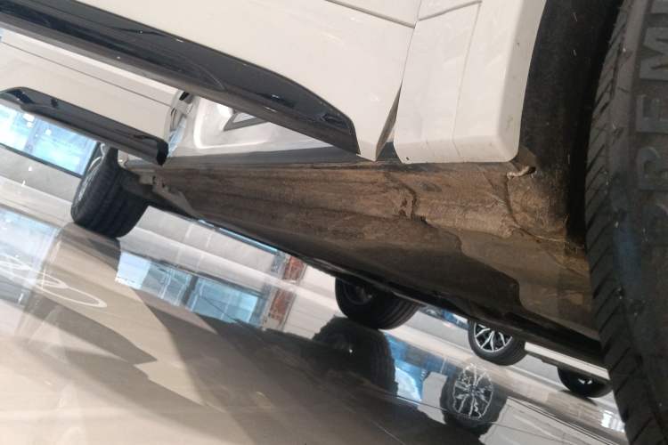 Used Audi Q5L 2024 40 TFSI Luxury Dynamic Edition Right Side Sill