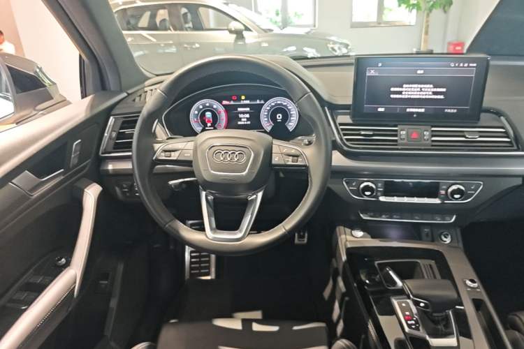 Used Audi Q5L 2024 40 TFSI Fashion Dynamic Model Steering Wheel