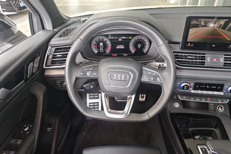 Used Audi Q5L 2024 45 TFSI Luxury Dynamic Model Steering Wheel