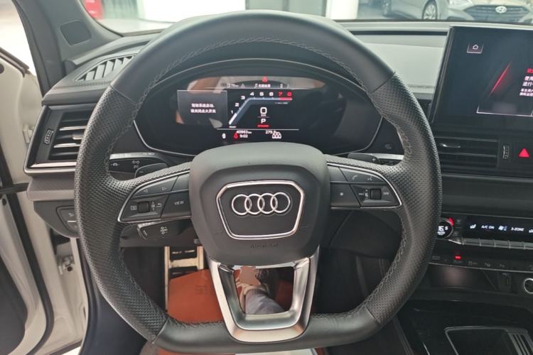 Used Audi Q5L 2024 45 TFSI Luxury Dynamic Model Steering Wheel